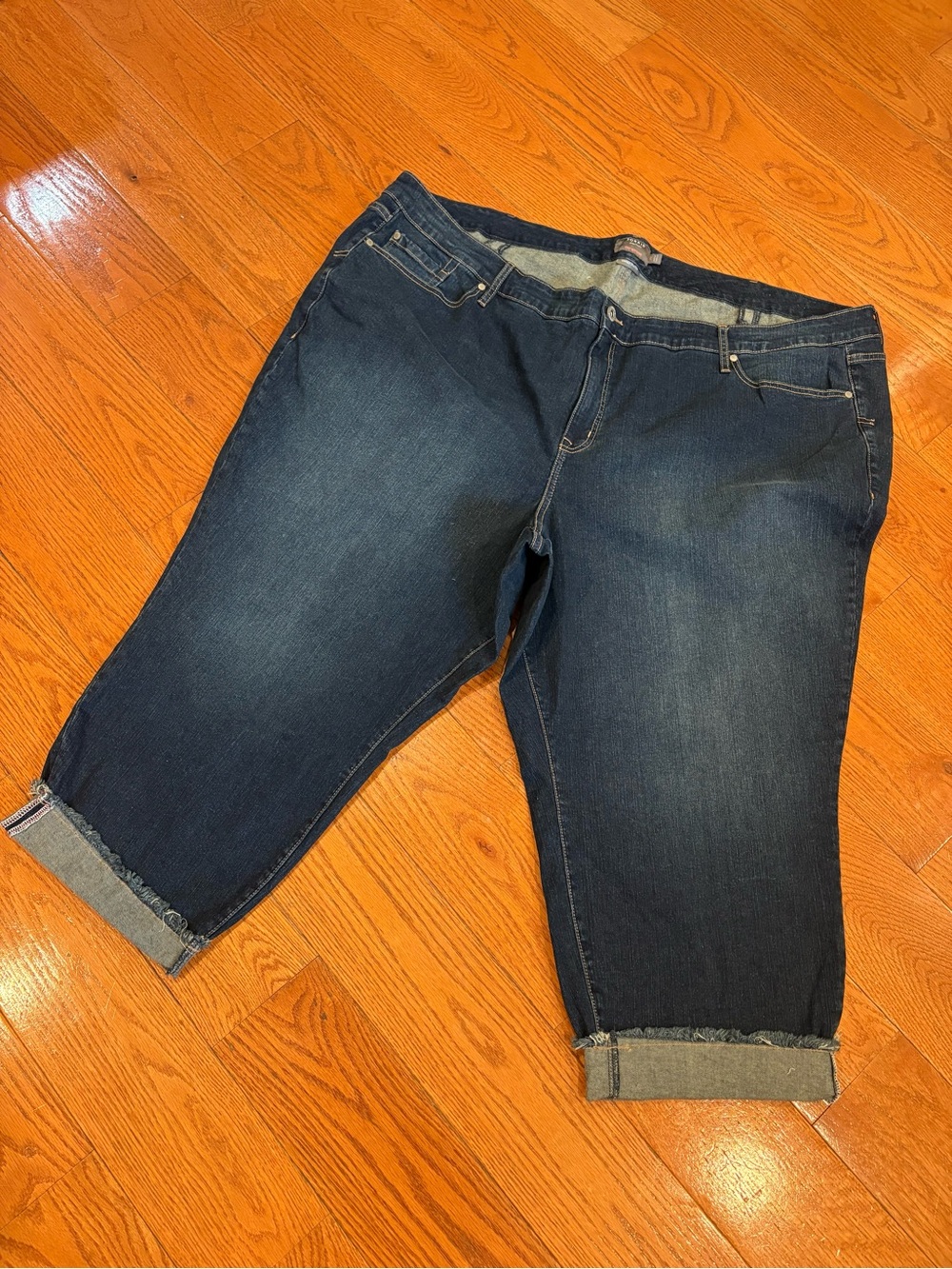 Torrid Crop Boyfriend Denim Bermuda Shorts Plus Size 30 Dark Wash Cuffed